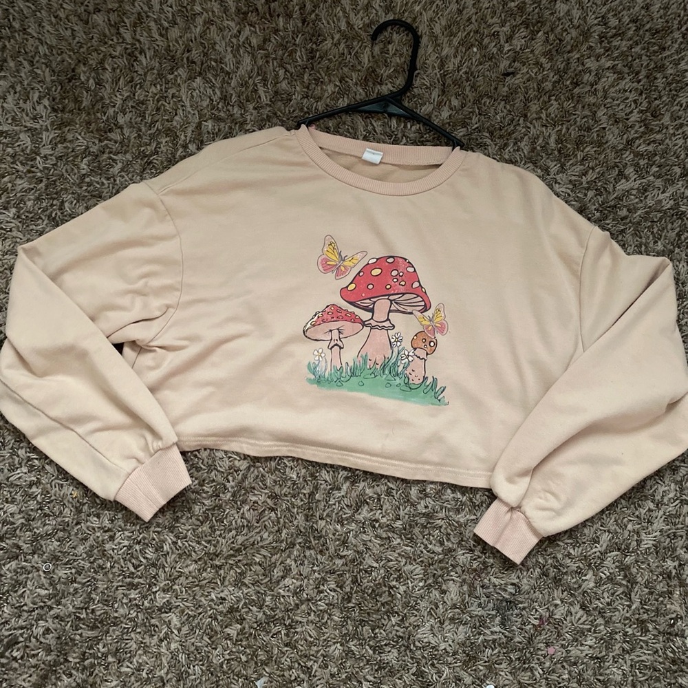 SHEIN Cream Graphic Sweater Cropped Casual